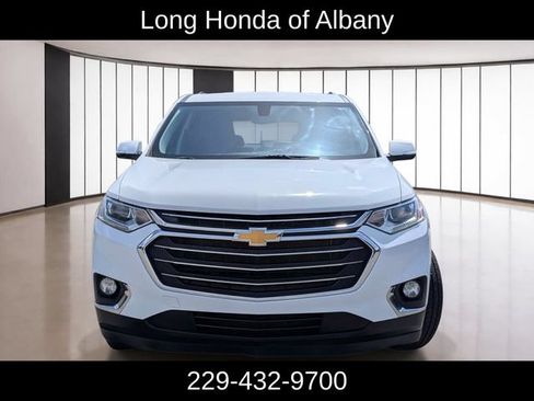 Used 2021 Chevrolet Traverse LT FWD image 3