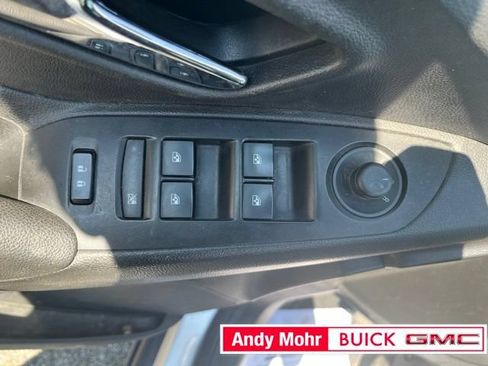 Used 2018 Chevrolet Trax LT w/ LT Convenience Package FWD image 17