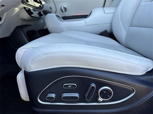 Used 2026 Hyundai Palisade Calligraphy image 13