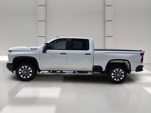 Used 2025 Chevrolet Silverado 2500 Custom AWD/4WD image 2