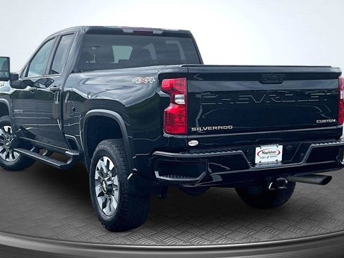 Used 2022 Chevrolet Silverado 2500 Custom w/ Custom Value Package AWD/4WD image 15