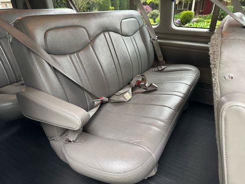 Used 2000 GMC Savana 3500 Extended Passenger RWD image 22