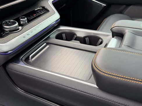 Used 2025 Ford Expedition Tremor AWD/4WD image 17