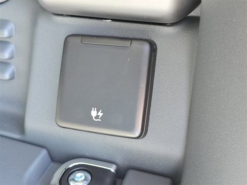 New 2025 Land Rover Defender 110 S image 13