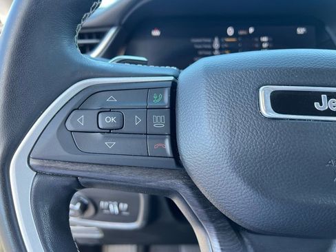 Used 2022 Jeep Grand Cherokee Limited image 21