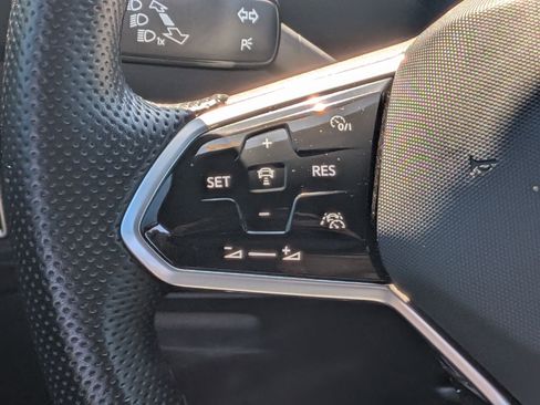 Used 2024 Volkswagen Tiguan SE R-Line AWD/4WD image 18