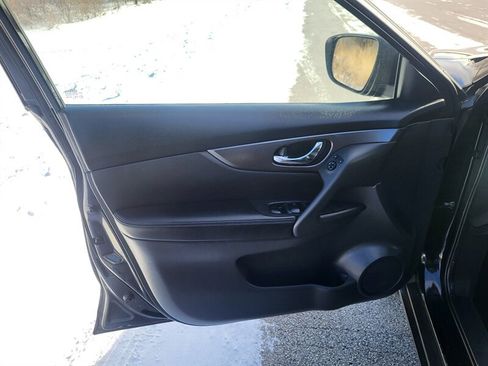 Used 2016 Nissan Rogue SV image 24