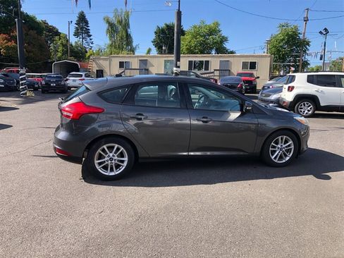 Used 2015 Ford Focus SE FWD image 2