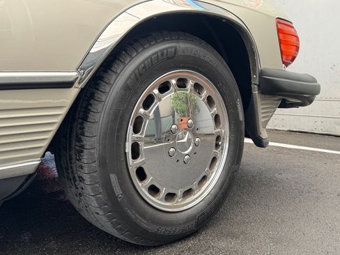 Used 1988 Mercedes-Benz 560 SL image 41