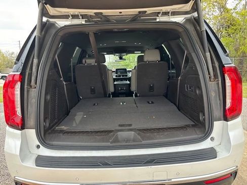 Used 2022 GMC Yukon SLT w/ SLT Luxury Package image 9