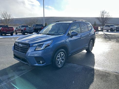 Used 2023 Subaru Forester Premium image 3