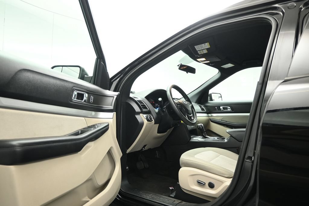 Certified 2018 Ford Explorer FWD image 7