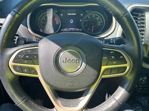 Used 2018 Jeep Cherokee Limited AWD/4WD image 23