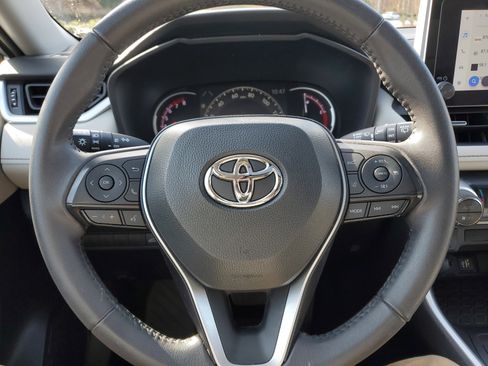 Used 2023 Toyota RAV4 XLE Premium image 21