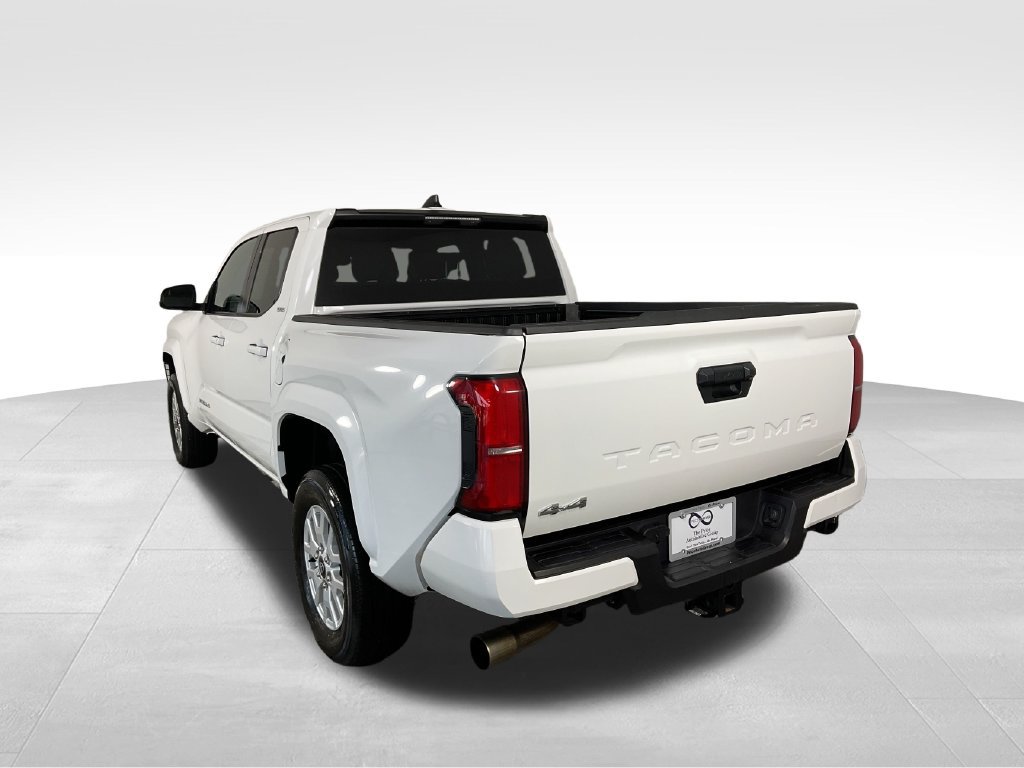 Used 2025 Toyota Tacoma SR5 AWD/4WD image 7