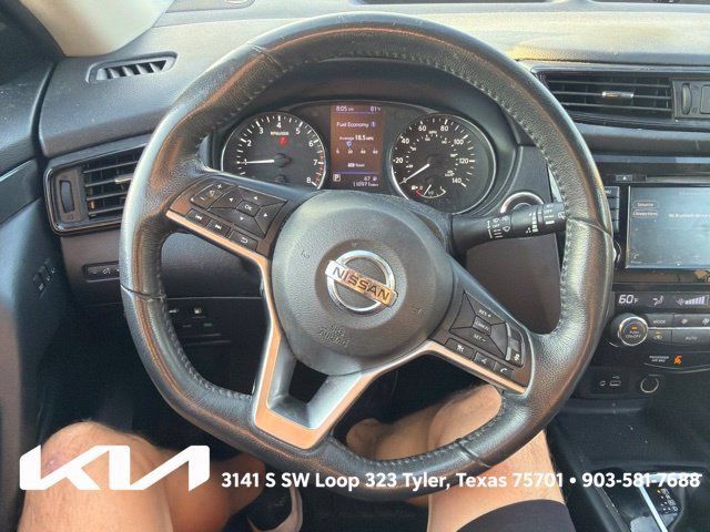 Used 2018 Nissan Rogue SV w/ Premium Package FWD image 18