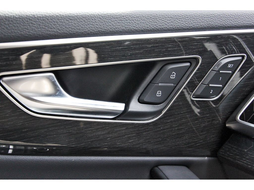 Used 2025 Audi Q7 3.0T Premium Plus AWD/4WD image 23