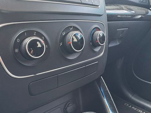 Used 2014 Kia Sorento LX image 20