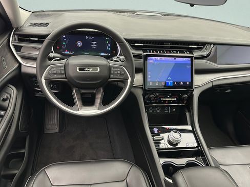 Used 2023 Jeep Grand Cherokee 4WD 4xe image 12