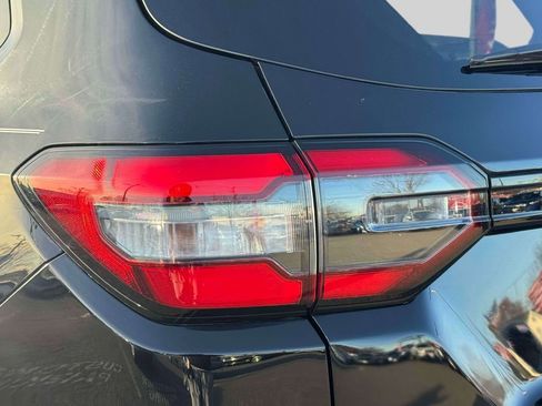 Used 2023 Honda Pilot Sport image 11