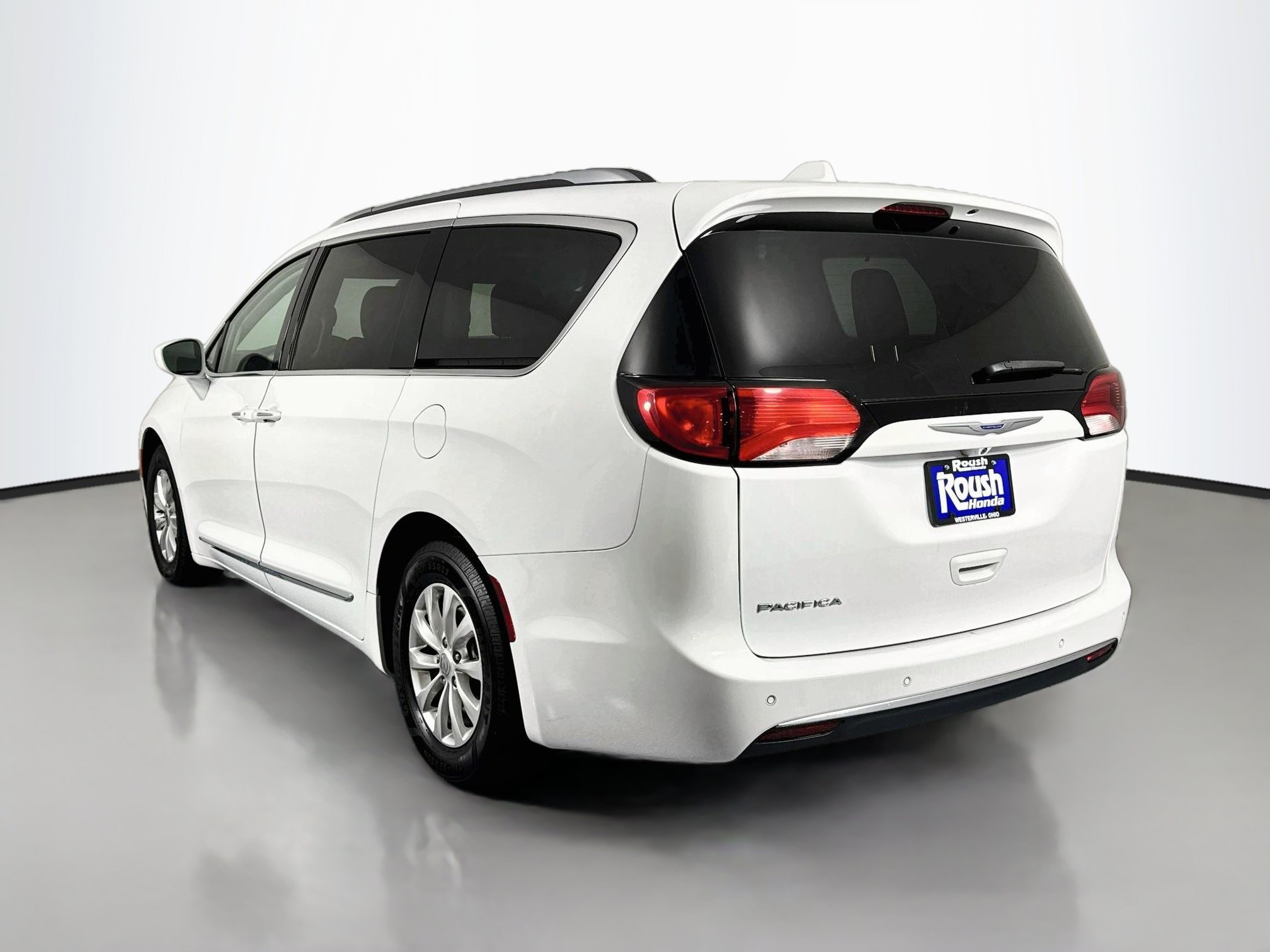Used 2018 Chrysler Pacifica Touring-L FWD image 7
