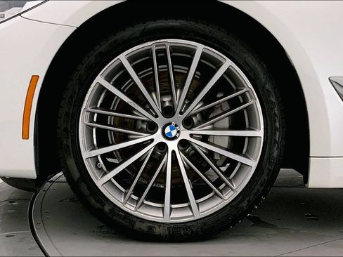 Used 2019 BMW 540i w/ Executive Package RWD image 8