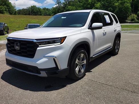 Used 2025 Honda Pilot EX-L image 2