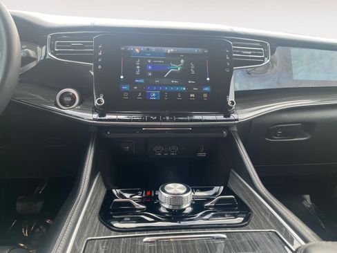 Used 2022 Jeep Wagoneer Series III w/ Flexible Seating Group image 11