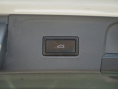 Used 2018 Volkswagen Atlas SE FWD image 11