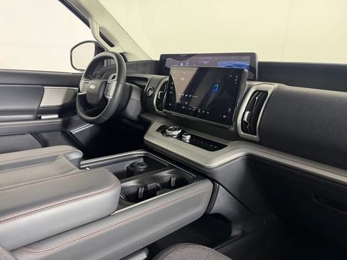 Used 2025 Ford Expedition Active RWD image 28