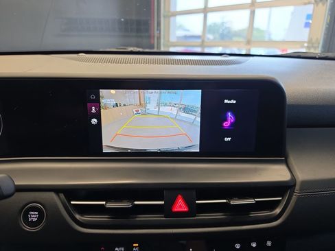 Certified 2024 Kia Seltos EX FWD image 28