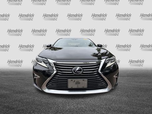 Used 2017 Lexus ES 300h w/ Luxury Package FWD image 3