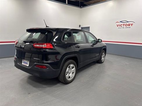 Used 2015 Jeep Cherokee Sport FWD image 3