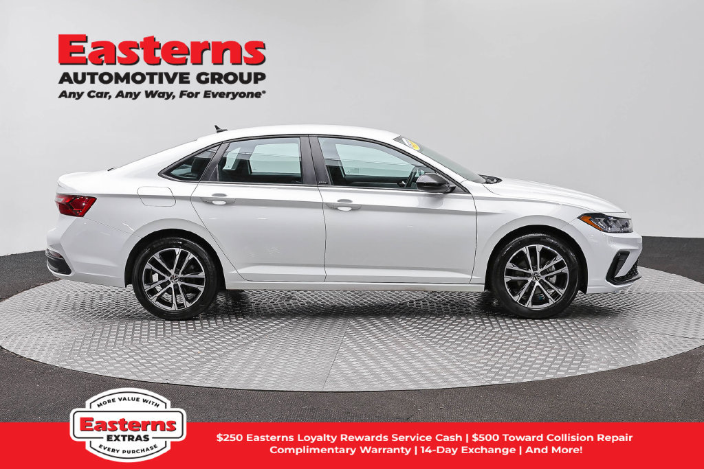Used 2025 Volkswagen Jetta Sport FWD image 5