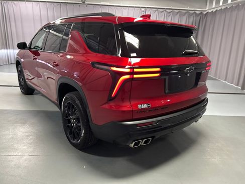 Used 2025 Chevrolet Traverse LT w/ Enhanced Driving Package image 5