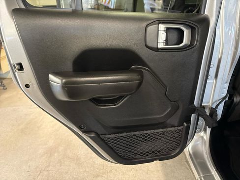 Used 2018 Jeep Wrangler Unlimited Sport S image 35