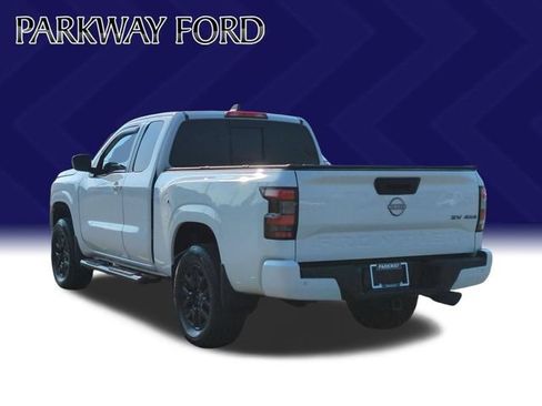 Used 2022 Nissan Frontier SV AWD/4WD image 3