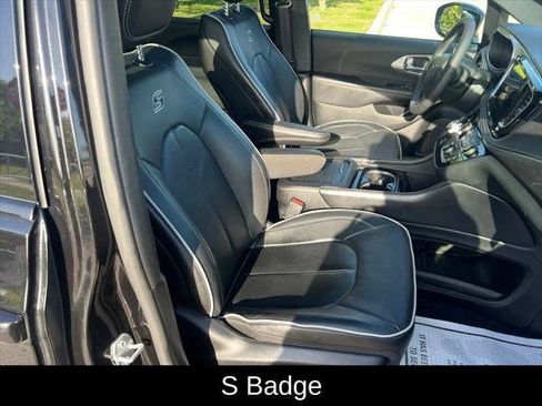 Certified 2026 Chrysler Pacifica Limited w/ S Appearance Package FWD image 12