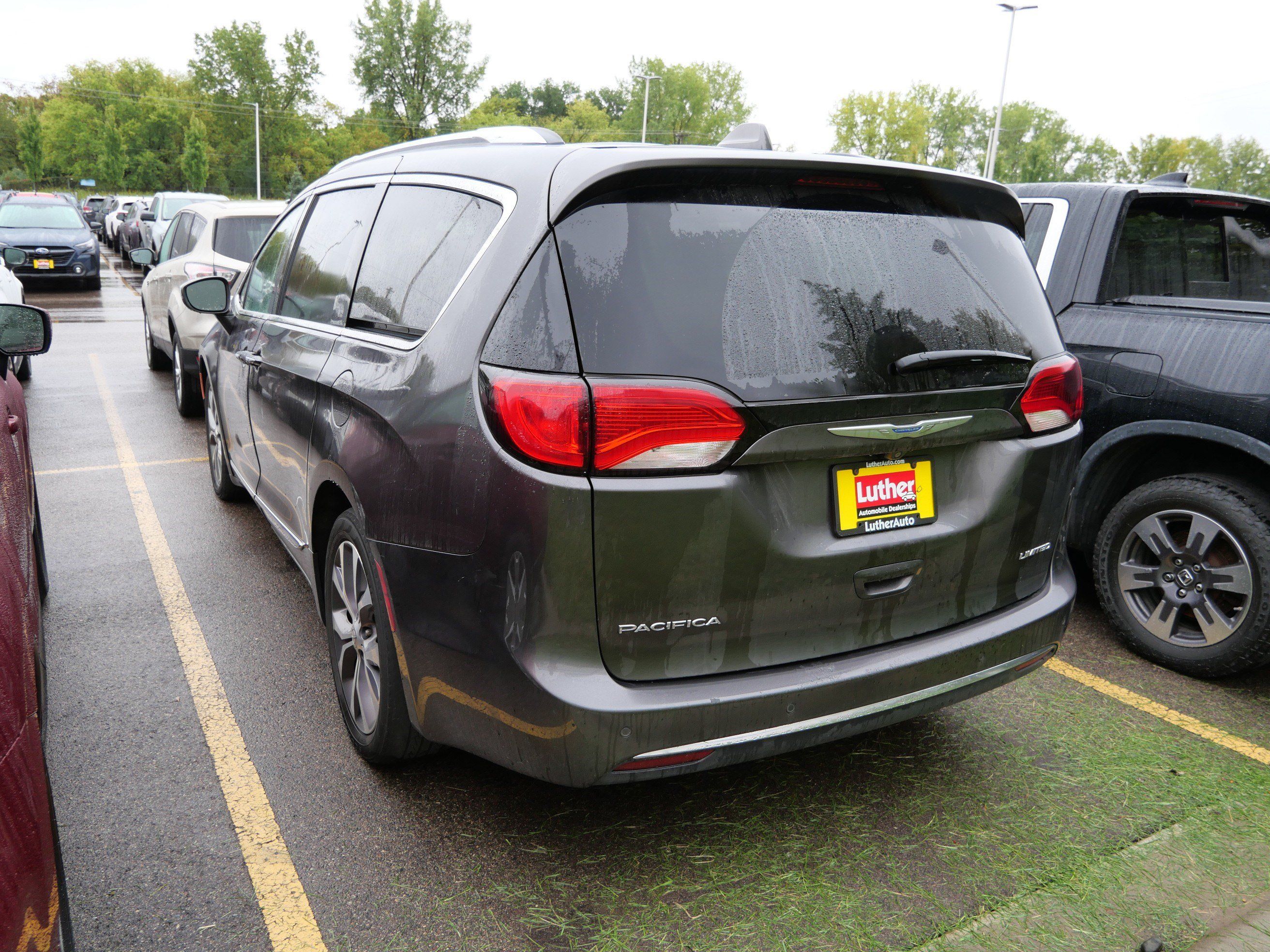 Used 2018 Chrysler Pacifica Limited FWD image 5