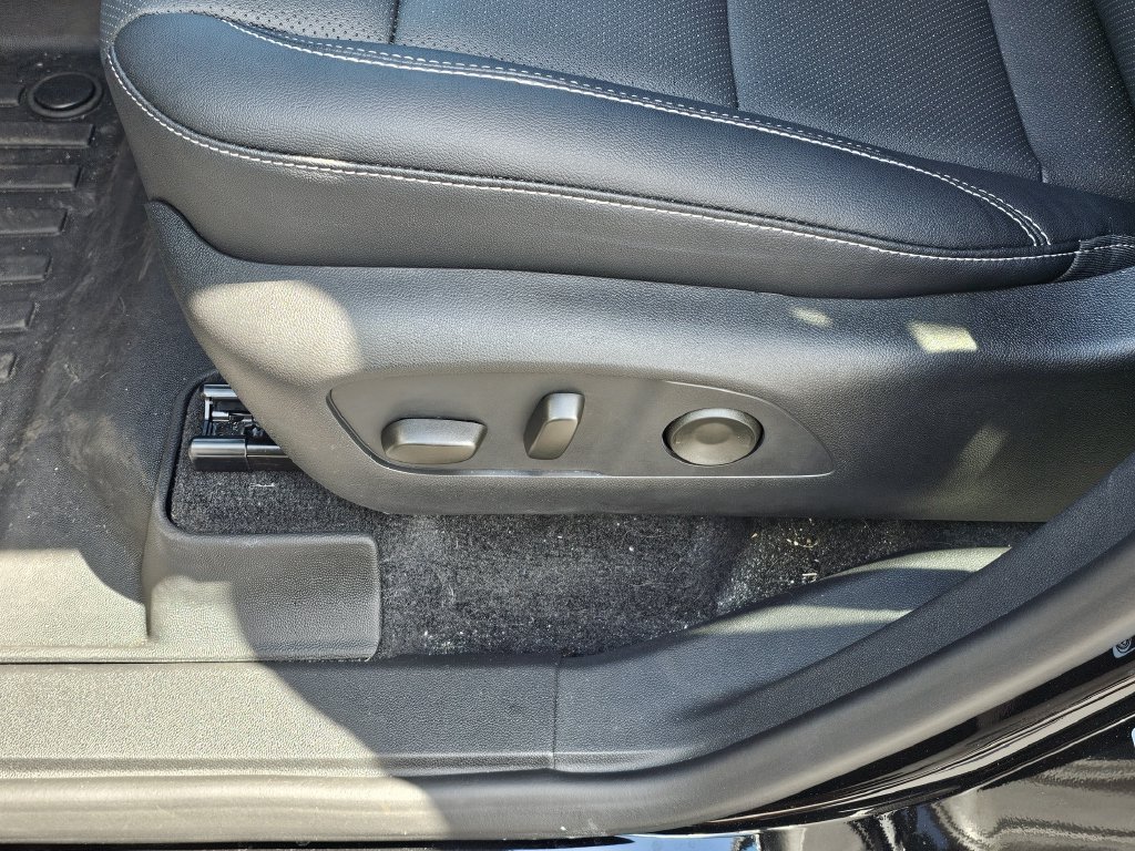 Used 2026 Chevrolet Traverse LT w/ Driver Confidence Package FWD image 18