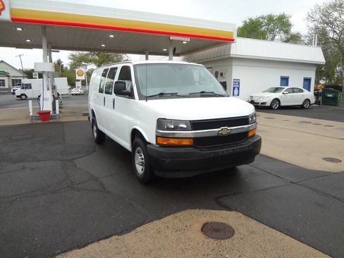 Used 2021 Chevrolet Express 2500 w/ Driver Convenience Package RWD image 6