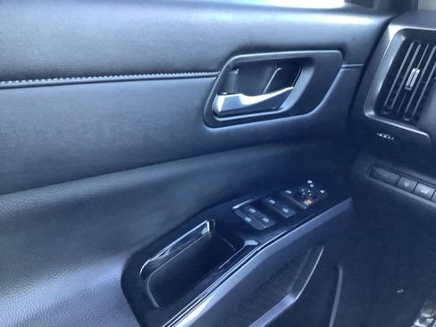 Used 2023 Nissan Pathfinder SL image 23