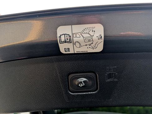 Used 2020 Ford Edge Titanium image 14