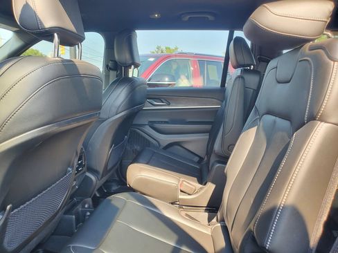 Used 2025 Jeep Grand Cherokee L Limited AWD/4WD image 28