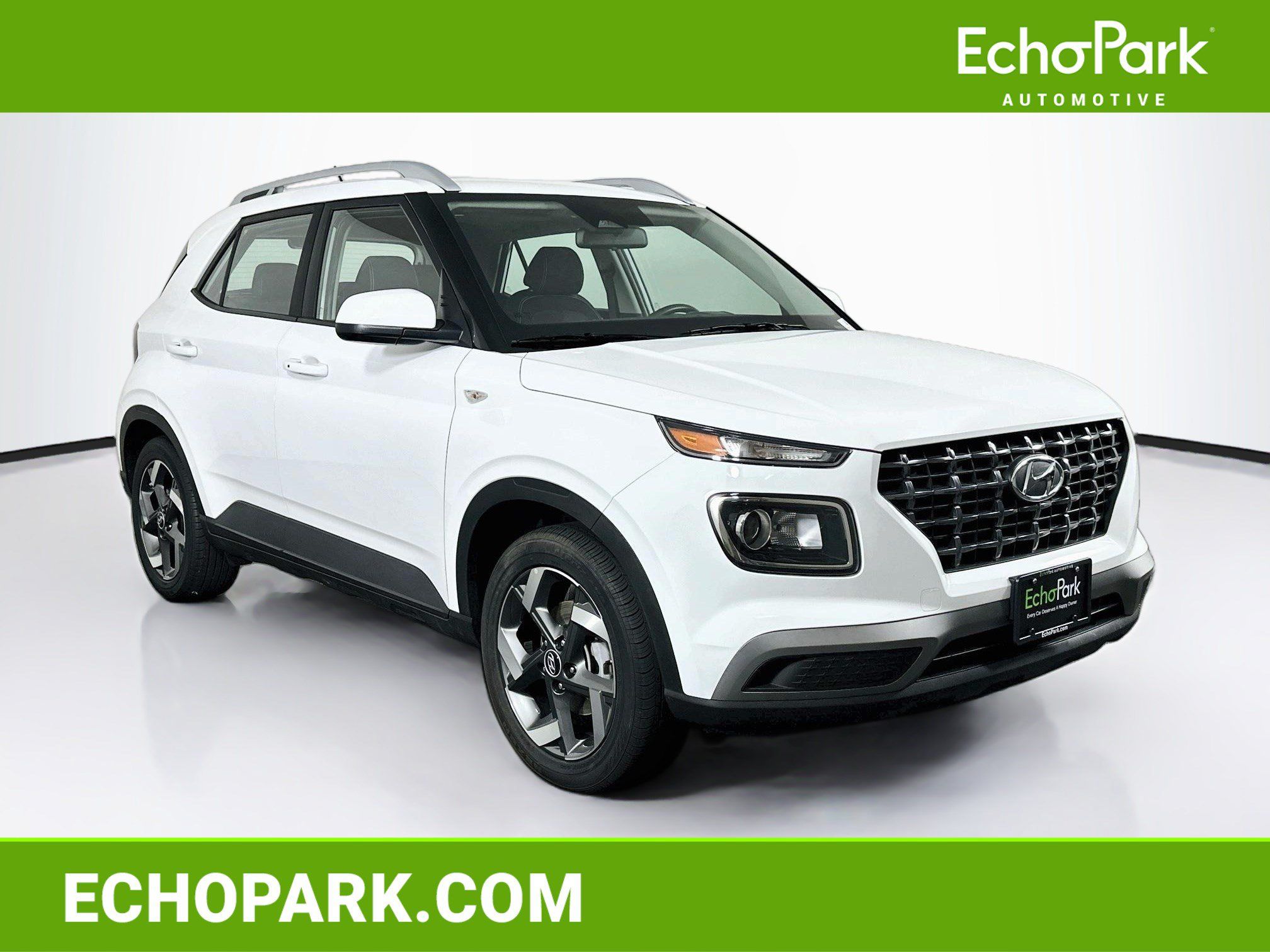 Used 2025 Hyundai Venue SEL FWD image 1