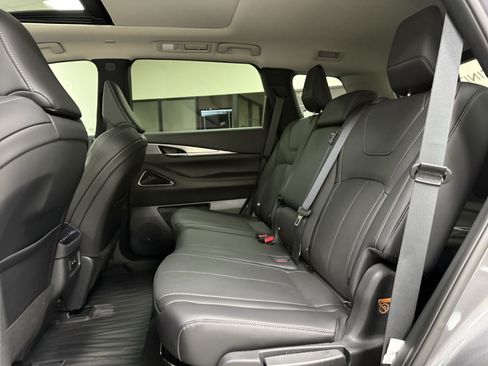 Certified 2027 INFINITI QX60 Luxe w/ Cargo Package FWD image 15
