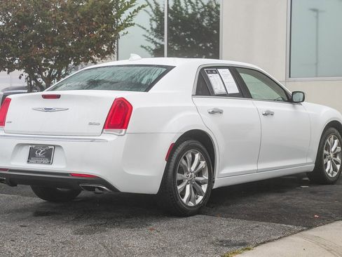 Used 2018 Chrysler 300 Limited image 6