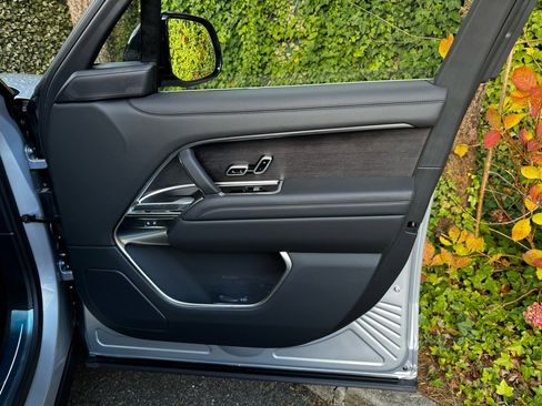 New 2025 Land Rover Range Rover SE image 22