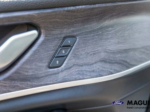 Used 2022 Jeep Grand Cherokee L Limited AWD/4WD image 19