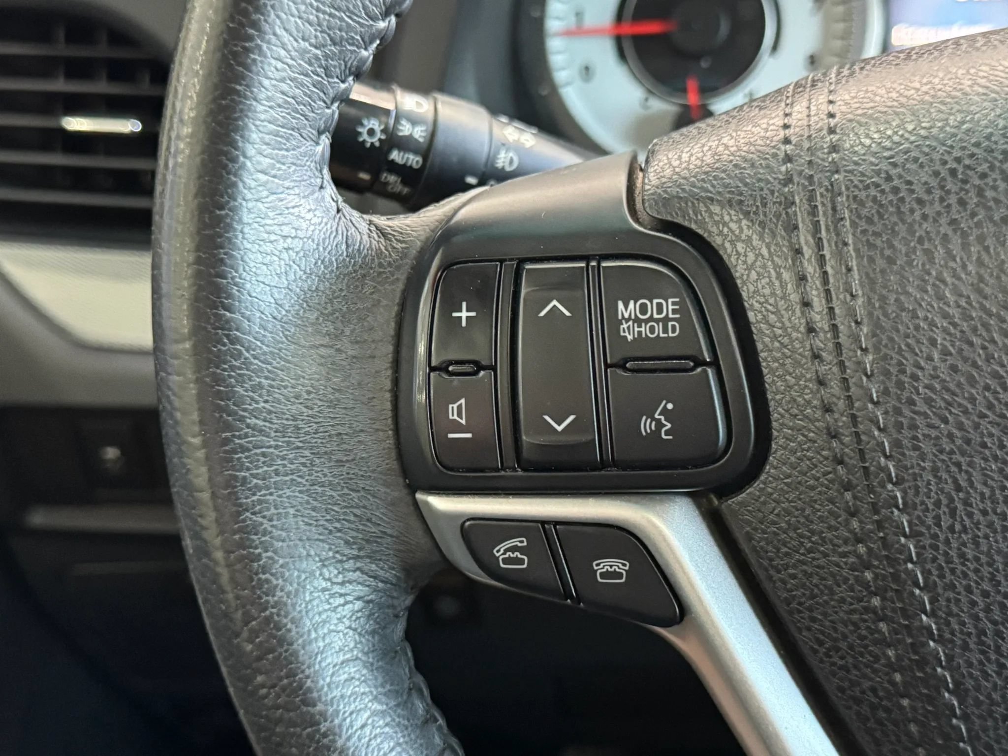 Used 2017 Toyota Sienna SE Premium FWD image 12
